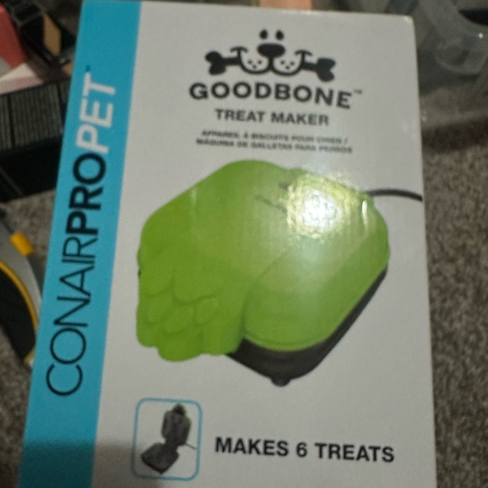 Goodbone Green Dog Treat Maker